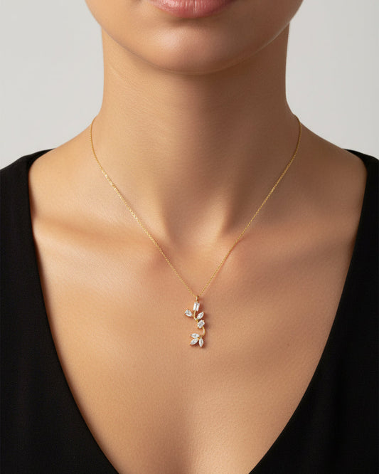 AURIVELLA STELLARE NECKLACE