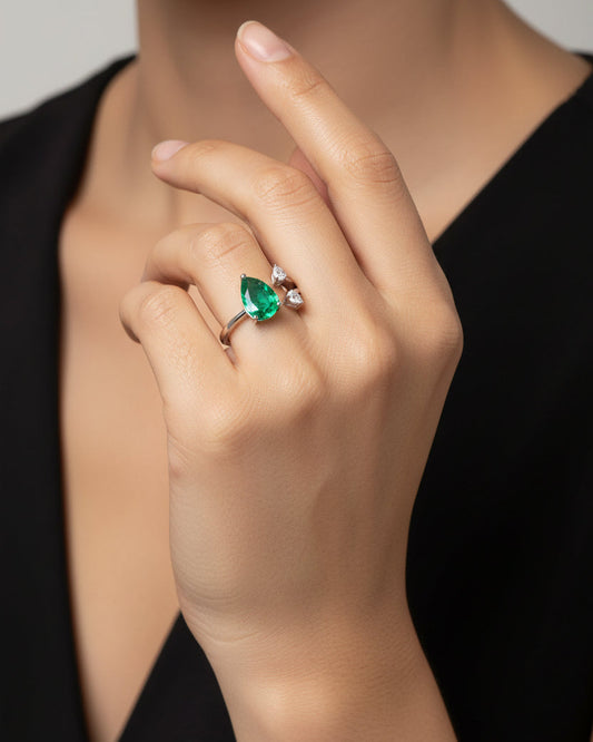 AURIVESSA EMERALD RING