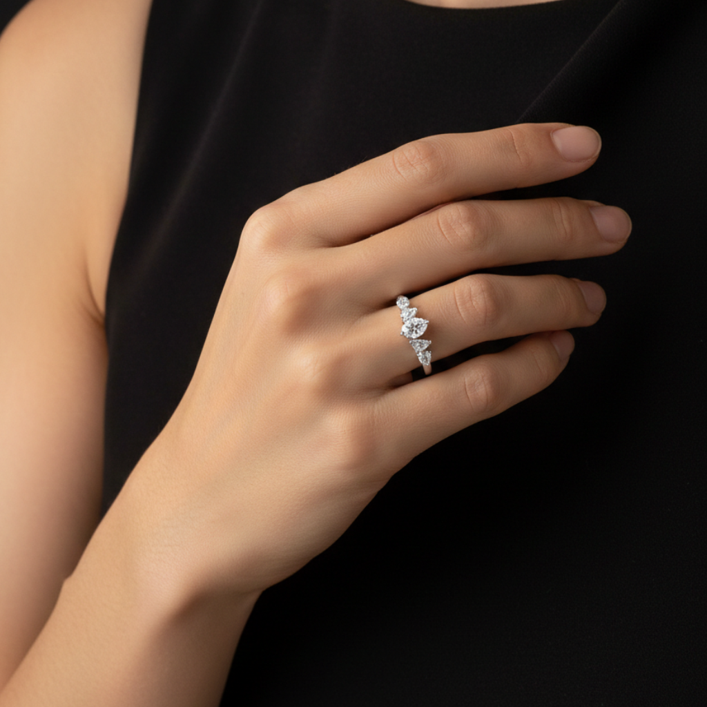 AURIVESSA CROWN RING