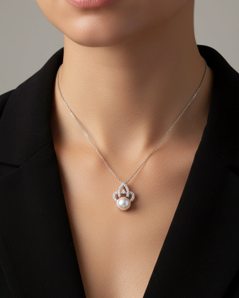 AURIVRESSA ETERNA NECKLACE