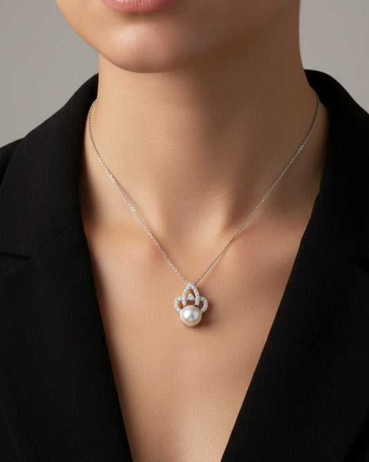 AURIVRESSA ETERNA NECKLACE