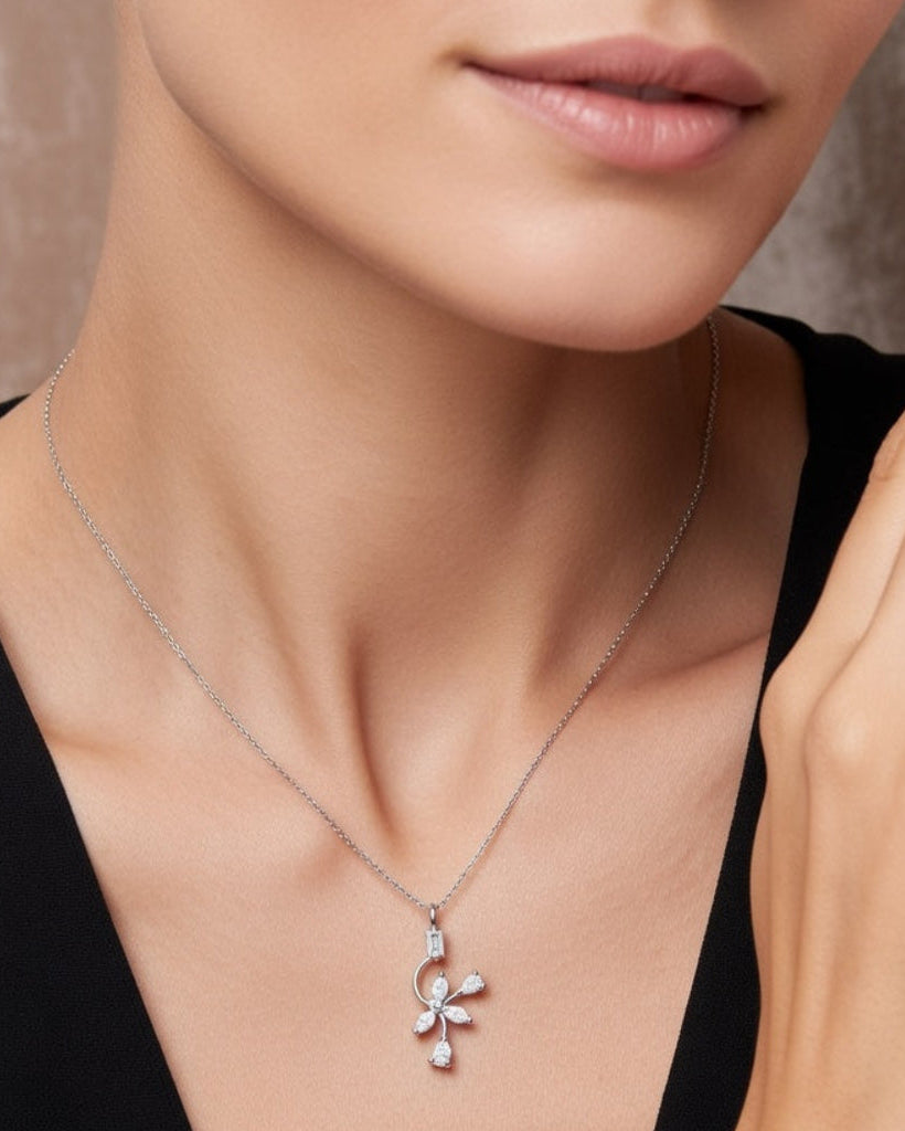 ZYLAVORA FLOWER NECKLACE