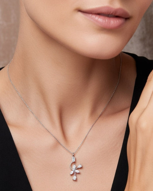 ZYLAVORA FLOWER NECKLACE