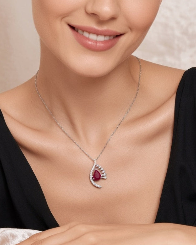 AURIVESSA RUBY NECKLACE