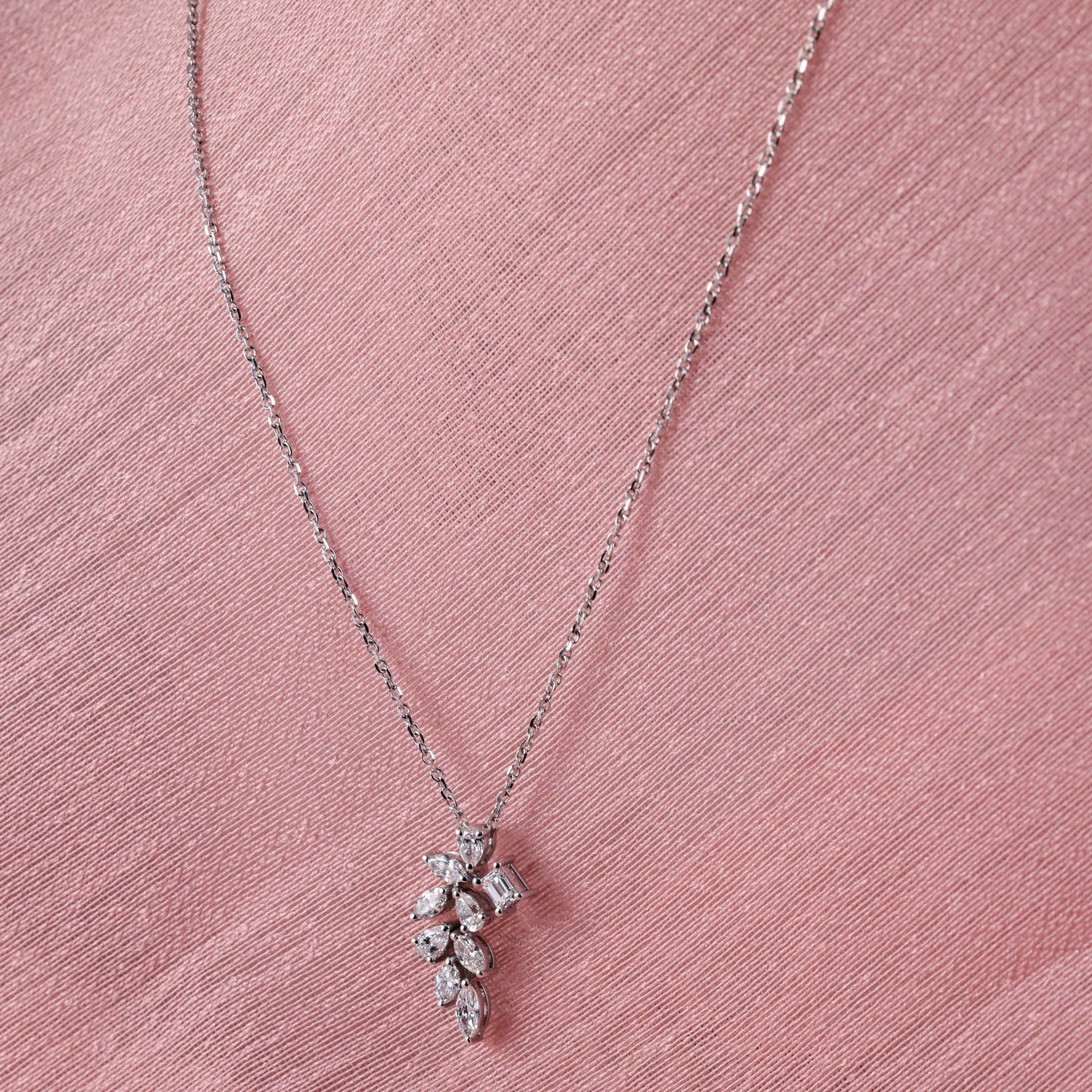 FANCY DIAMOND LEAF PENDANT