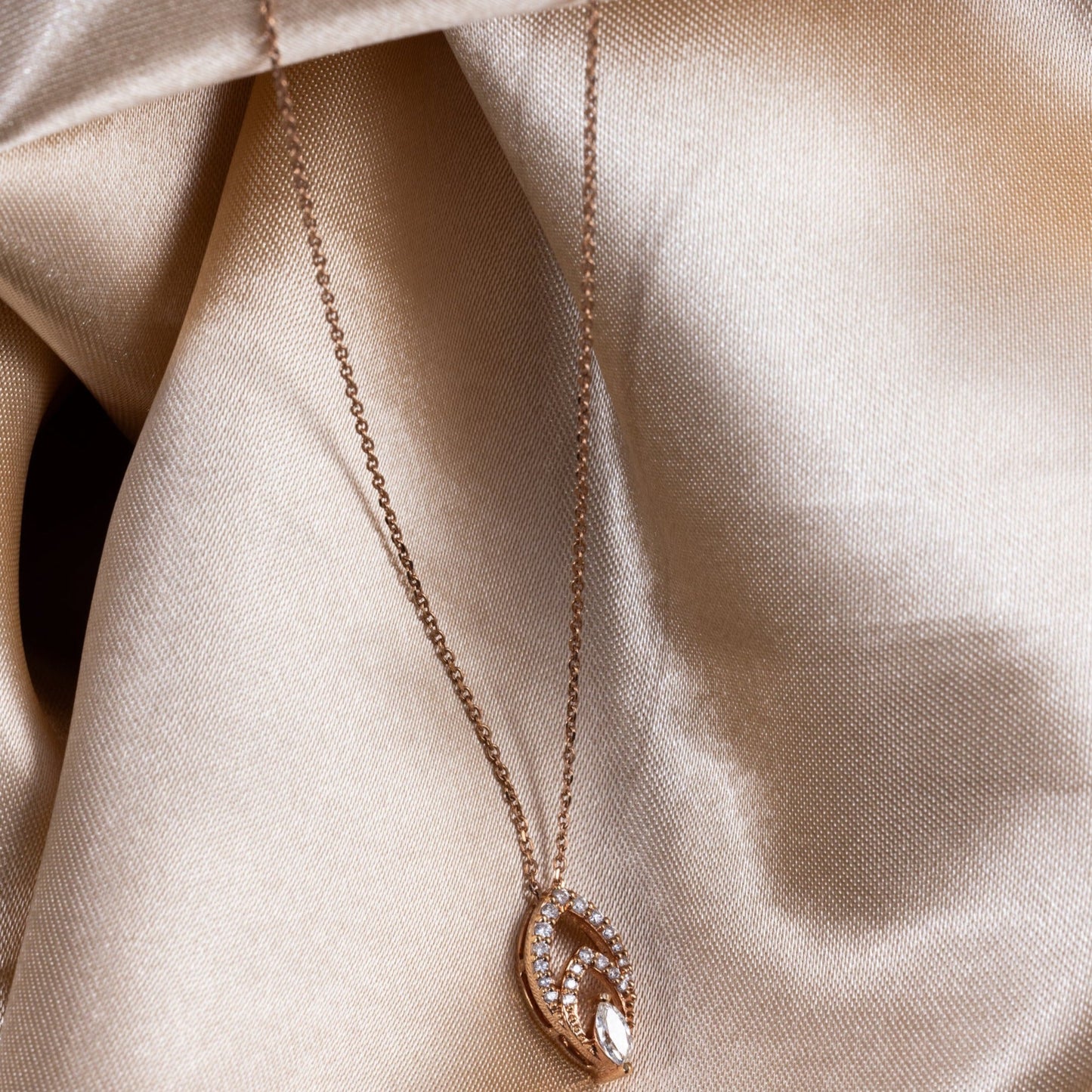 TEARDROP YELLOW GOLD PENDANT