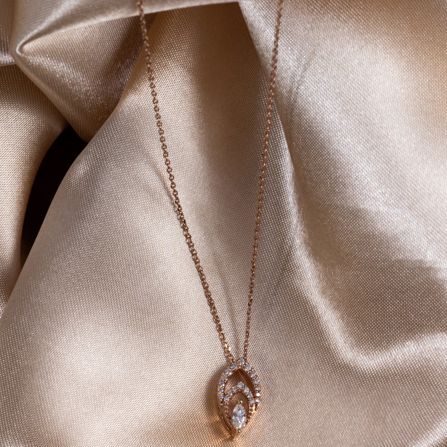 TEARDROP YELLOW GOLD PENDANT