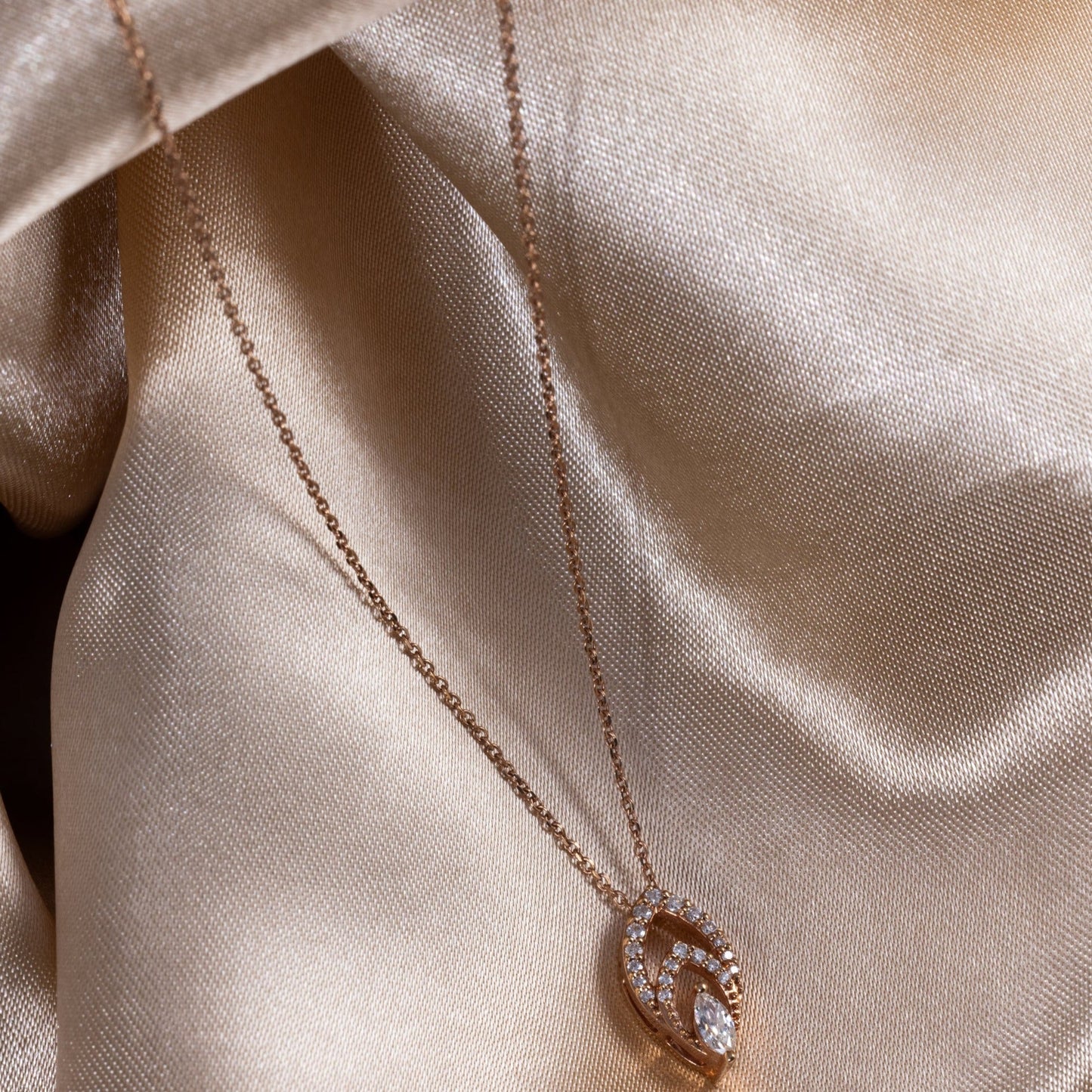 TEARDROP YELLOW GOLD PENDANT